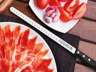 Which knife to use to cut Serrano ham?